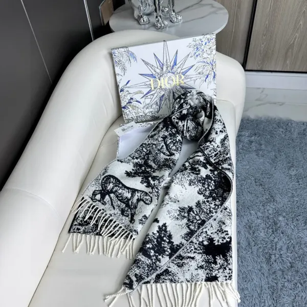 【DIOR ディオール 】スカーフ 70*200cm 241210 【DIOR ディオール 】スカーフ 70*200cm 241210