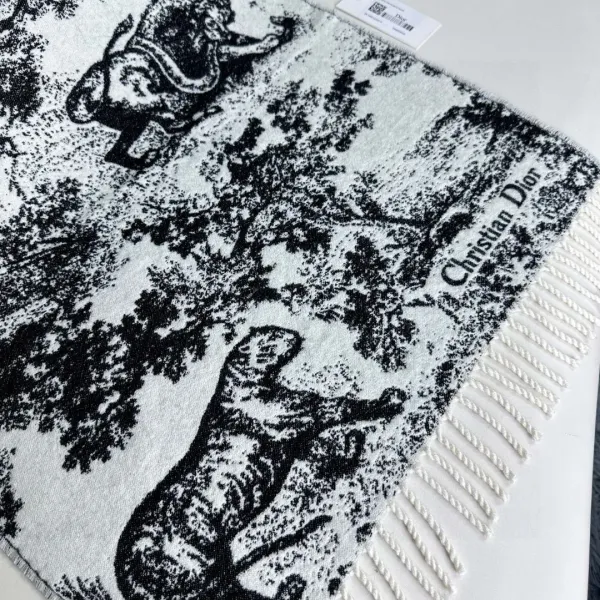 【DIOR ディオール 】スカーフ 70*200cm 241210 【DIOR ディオール 】スカーフ 70*200cm 241210