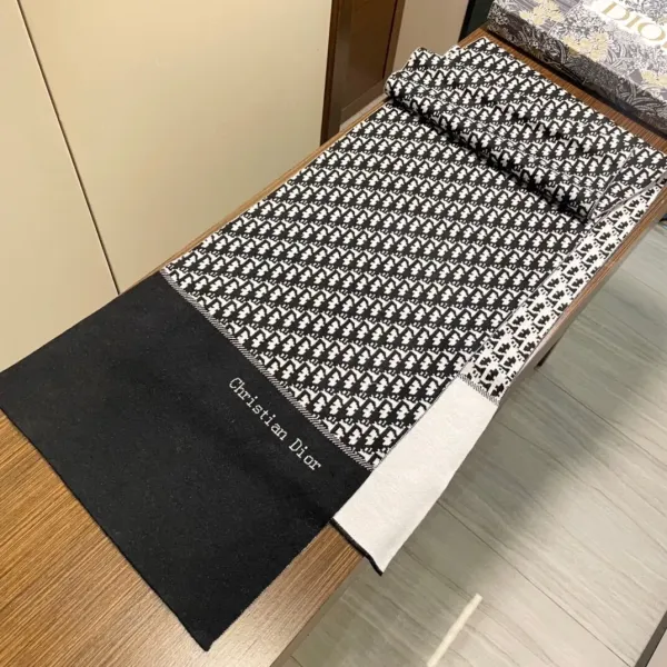 【DIOR ディオール 】スカーフ 32*180cm 241210 【DIOR ディオール 】スカーフ 32*180cm 241210