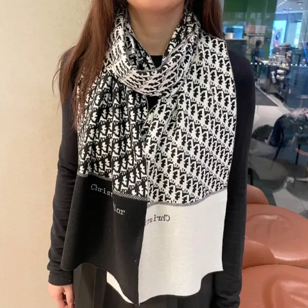 【DIOR ディオール 】スカーフ 32*180cm 241210 【DIOR ディオール 】スカーフ 32*180cm 241210