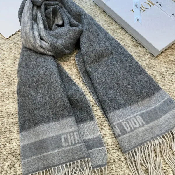 【DIOR  ディオール 】スカーフ  32*180cm  241210