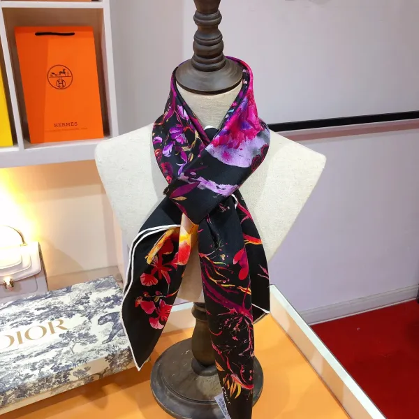 【DIOR ディオール 】スカーフ90*90cm 241108 【DIOR ディオール 】スカーフ90*90cm 241108