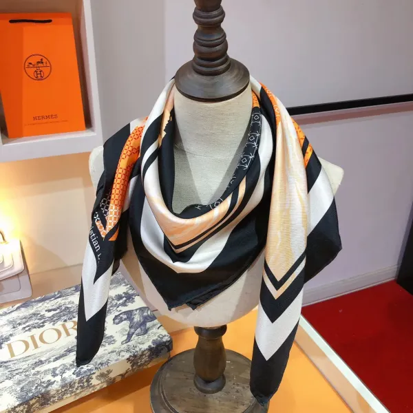 【DIOR ディオール 】スカーフ90*90cm 241108 【DIOR ディオール 】スカーフ90*90cm 241108