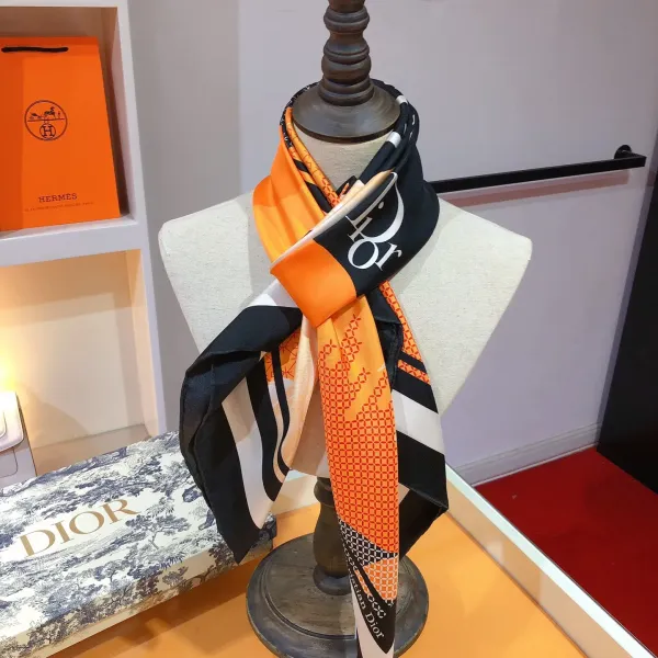 【DIOR ディオール 】スカーフ90*90cm 241108 【DIOR ディオール 】スカーフ90*90cm 241108