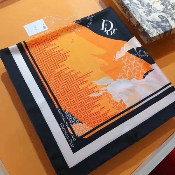 【DIOR ディオール 】スカーフ90*90cm 241108 【DIOR ディオール 】スカーフ90*90cm 241108