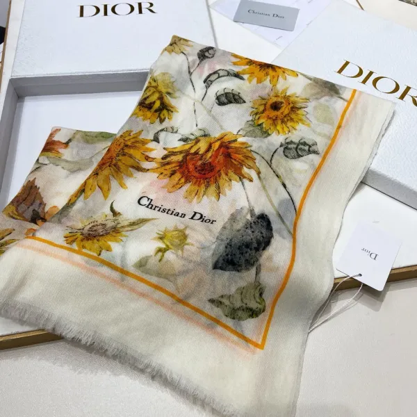 【DIOR ディオール 】スカーフ 200*110cm 241108 【DIOR ディオール 】スカーフ 200*110cm 241108