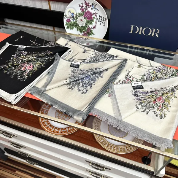【DIOR  ディオール 】スカーフ 65*185 cm  241108
