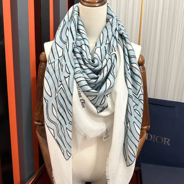 【DIOR ディオール 】スカーフ 140*140cm 241108 【DIOR ディオール 】スカーフ 140*140cm 241108