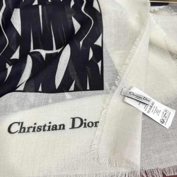 【DIOR ディオール 】スカーフ 140*140cm 241108 【DIOR ディオール 】スカーフ 140*140cm 241108