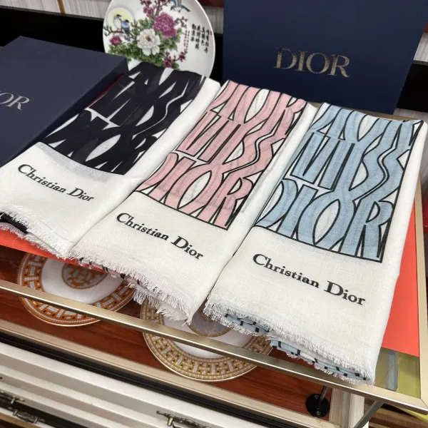 【DIOR ディオール 】スカーフ 140*140cm 241108 【DIOR ディオール 】スカーフ 140*140cm 241108