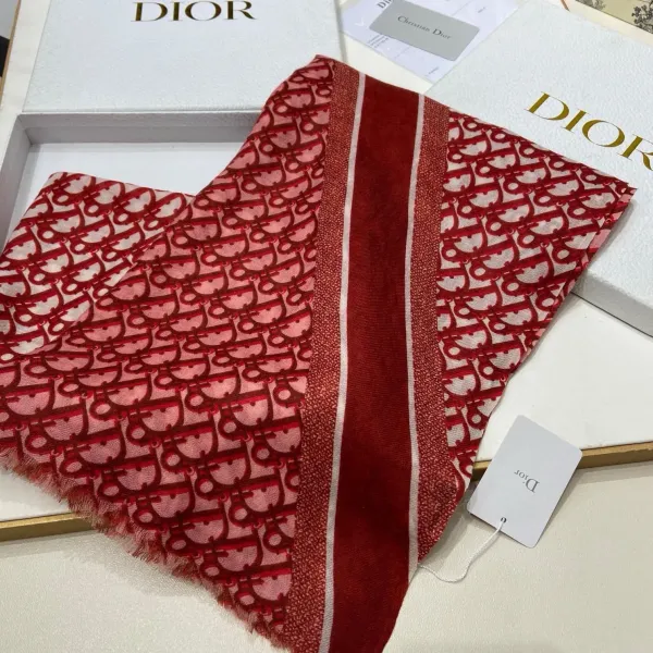 【DIOR ディオール 】スカーフ 200*110cm 241108 【DIOR ディオール 】スカーフ 200*110cm 241108