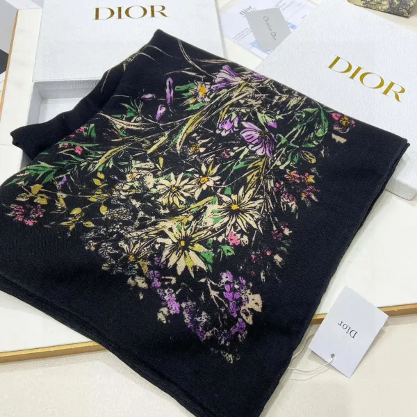 【DIOR ディオール 】スカーフ 140*140cm 241108 【DIOR ディオール 】スカーフ 140*140cm 241108