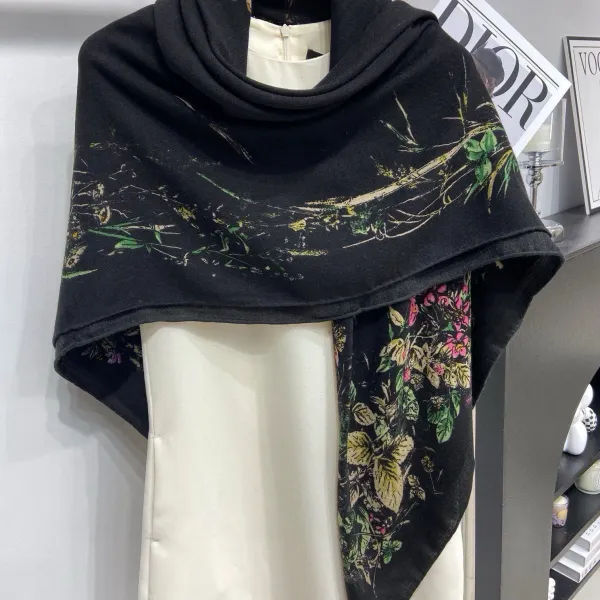 【DIOR ディオール 】スカーフ 140*140cm 241108 【DIOR ディオール 】スカーフ 140*140cm 241108