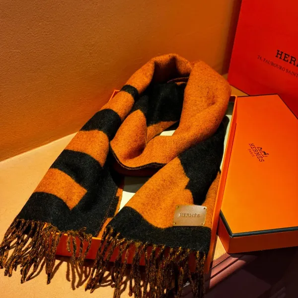 【HERMES エルメス 】スカーフ40*195CM 241210 【HERMES エルメス 】スカーフ40*195CM 241210
