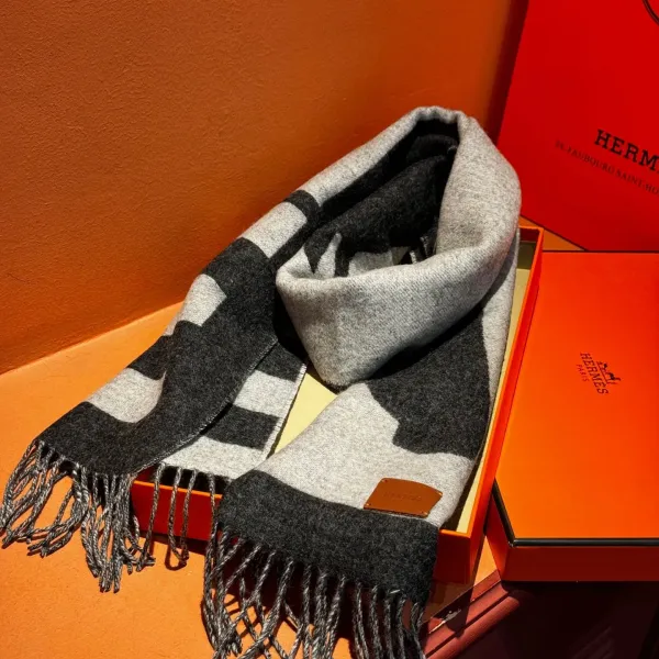 【HERMES エルメス 】スカーフ40*195CM 241210 【HERMES エルメス 】スカーフ40*195CM 241210