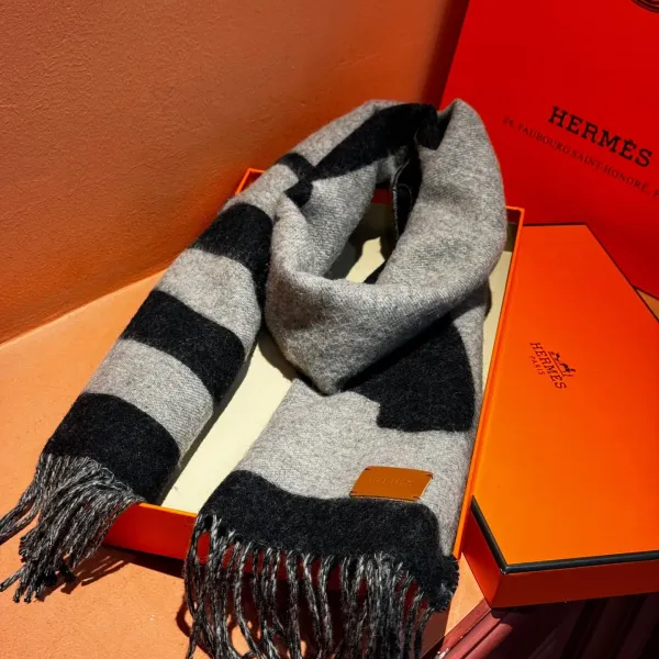 【HERMES エルメス 】スカーフ40*195CM 241210 【HERMES エルメス 】スカーフ40*195CM 241210