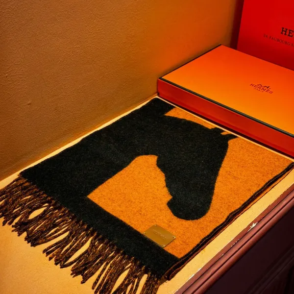 【HERMES エルメス 】スカーフ40*195CM 241210 【HERMES エルメス 】スカーフ40*195CM 241210