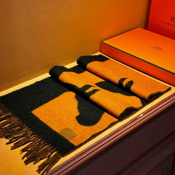 【HERMES エルメス 】スカーフ40*195CM 241210 【HERMES エルメス 】スカーフ40*195CM 241210