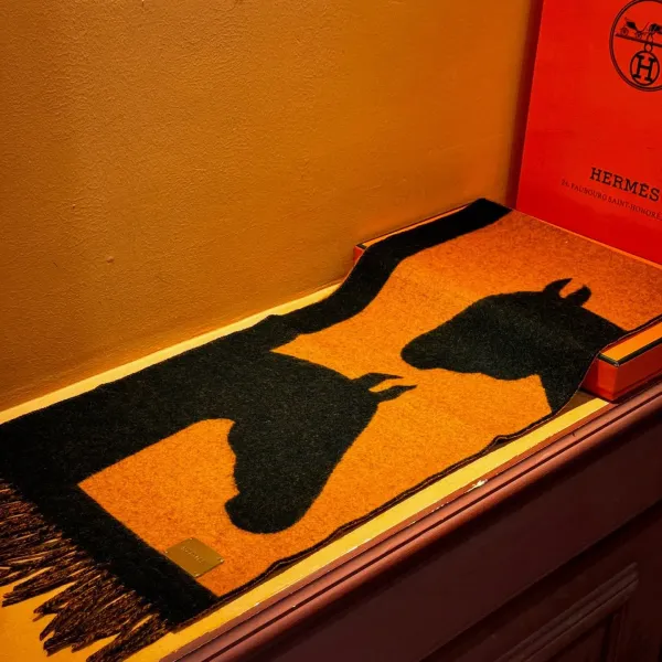 【HERMES エルメス 】スカーフ40*195CM 241210 【HERMES エルメス 】スカーフ40*195CM 241210