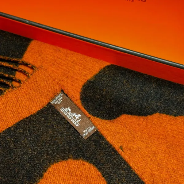 【HERMES エルメス 】スカーフ40*195CM 241210 【HERMES エルメス 】スカーフ40*195CM 241210