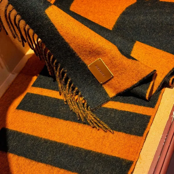 【HERMES エルメス 】スカーフ40*195CM 241210 【HERMES エルメス 】スカーフ40*195CM 241210