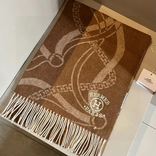 【HERMES エルメス 】スカーフ30*180CM 241210 【HERMES エルメス 】スカーフ30*180CM 241210