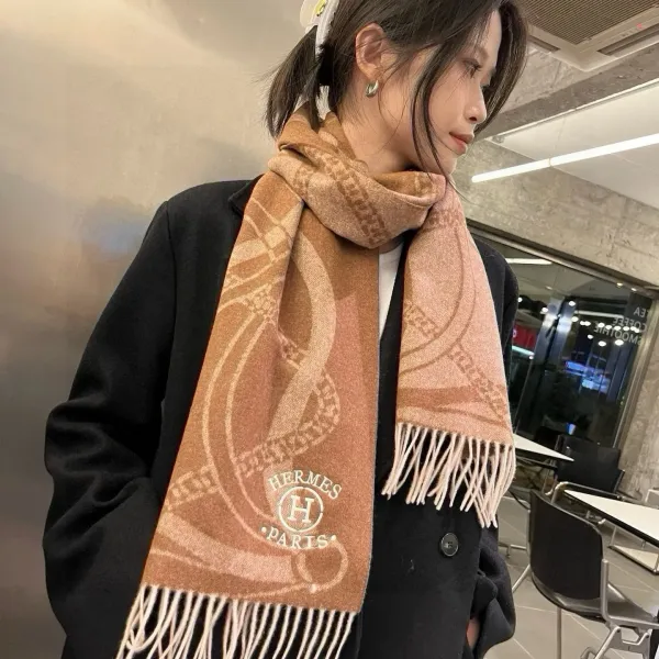 【HERMES エルメス 】スカーフ30*180CM 241210 【HERMES エルメス 】スカーフ30*180CM 241210