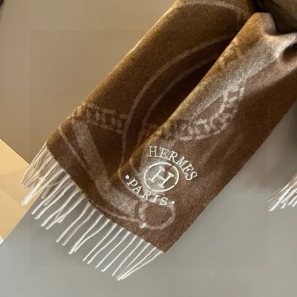 【HERMES エルメス 】スカーフ30*180CM 241210 【HERMES エルメス 】スカーフ30*180CM 241210