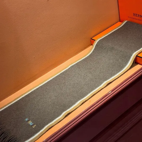 【HERMES エルメス 】スカーフ30*180CM 241210 【HERMES エルメス 】スカーフ30*180CM 241210
