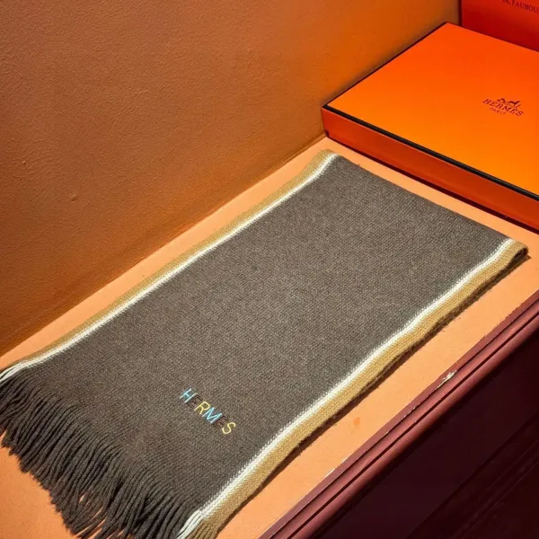 【HERMES エルメス 】スカーフ30*180CM 241210 【HERMES エルメス 】スカーフ30*180CM 241210