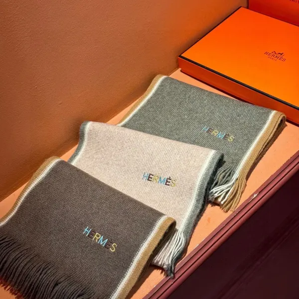 【HERMES エルメス 】スカーフ30*180CM 241210 【HERMES エルメス 】スカーフ30*180CM 241210