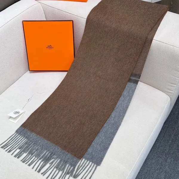 【HERMES エルメス 】スカーフ 30*180CM 241109 【HERMES エルメス 】スカーフ 30*180CM 241109