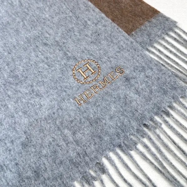 【HERMES エルメス 】スカーフ 30*180CM 241109 【HERMES エルメス 】スカーフ 30*180CM 241109