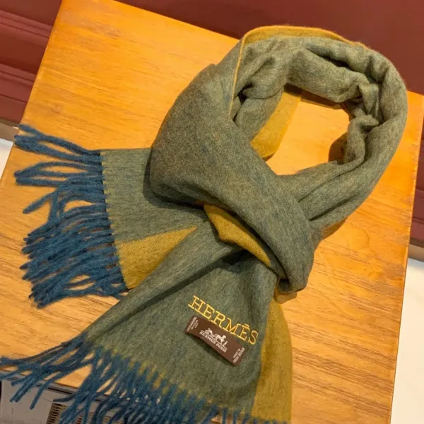 【HERMES エルメス 】スカーフ 35*190CM 241109 【HERMES エルメス 】スカーフ 35*190CM 241109