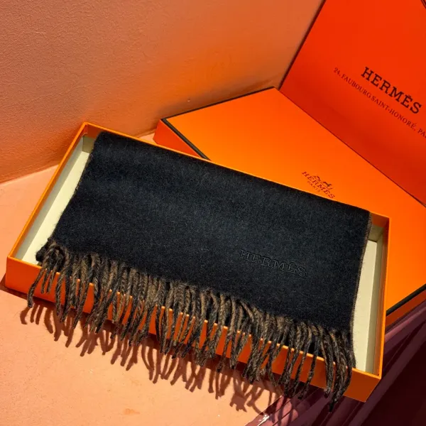 【HERMES エルメス 】スカーフ 30*180CM 241109 【HERMES エルメス 】スカーフ 30*180CM 241109