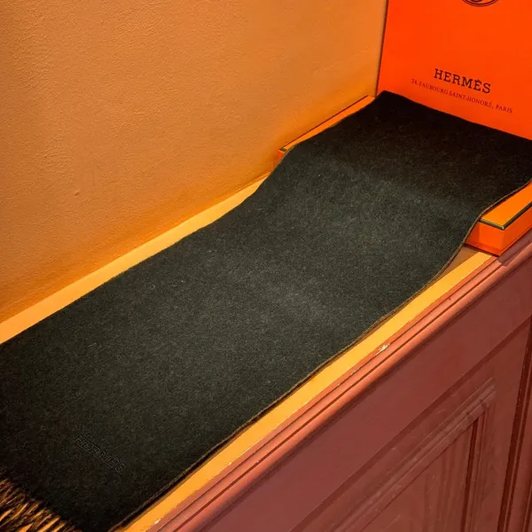 【HERMES エルメス 】スカーフ 30*180CM 241109 【HERMES エルメス 】スカーフ 30*180CM 241109
