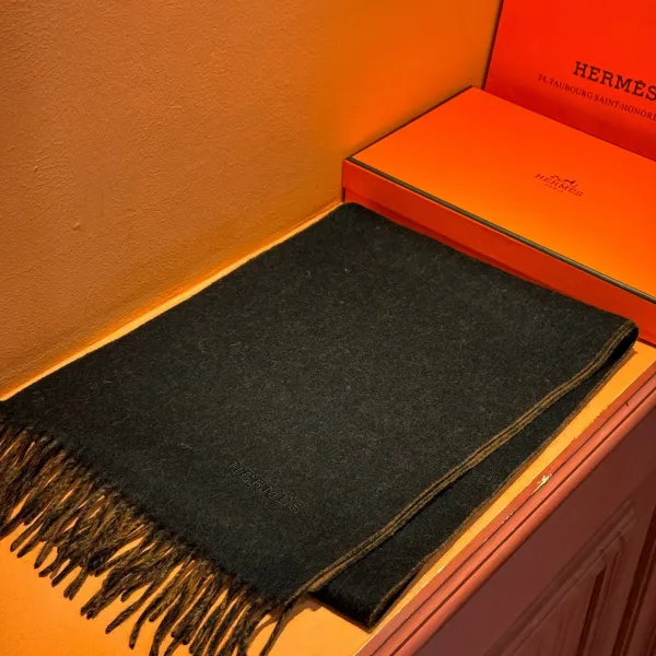 【HERMES エルメス 】スカーフ 30*180CM 241109 【HERMES エルメス 】スカーフ 30*180CM 241109
