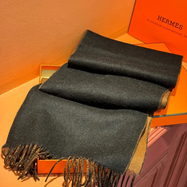 【HERMES エルメス 】スカーフ 30*180CM 241109 【HERMES エルメス 】スカーフ 30*180CM 241109