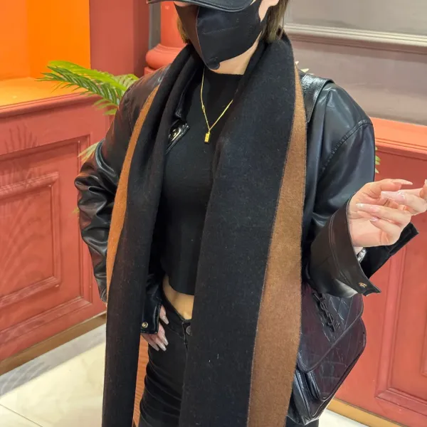 【HERMES エルメス 】スカーフ 30*180CM 241109 【HERMES エルメス 】スカーフ 30*180CM 241109