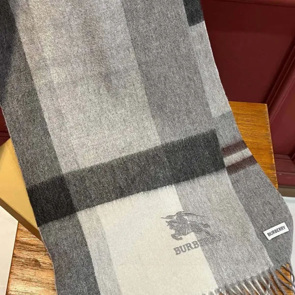 【BURBERRY バーバリー】スカーフ32*180CM 241209 【BURBERRY バーバリー】スカーフ32*180CM 241209