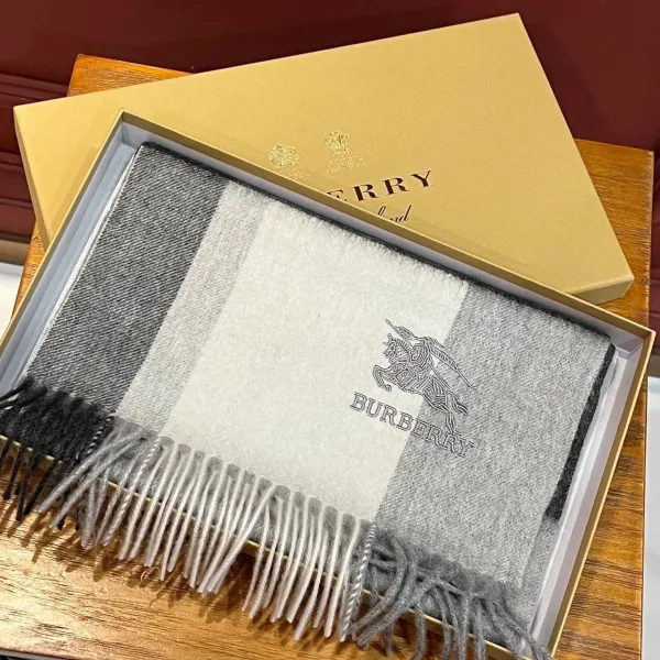 【BURBERRY バーバリー】スカーフ32*180CM 241209 【BURBERRY バーバリー】スカーフ32*180CM 241209