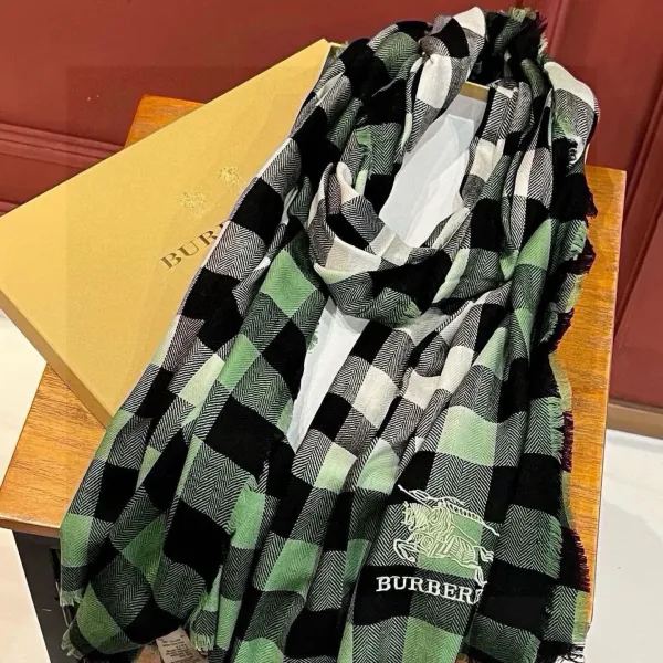 【BURBERRY バーバリー】スカーフ80*200CM 241209 【BURBERRY バーバリー】スカーフ80*200CM 241209