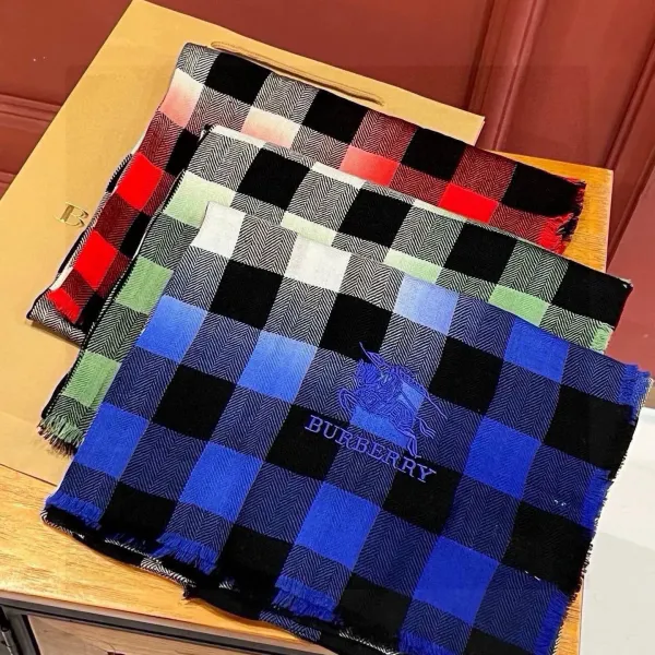 【BURBERRY バーバリー】スカーフ80*200CM 241209 【BURBERRY バーバリー】スカーフ80*200CM 241209