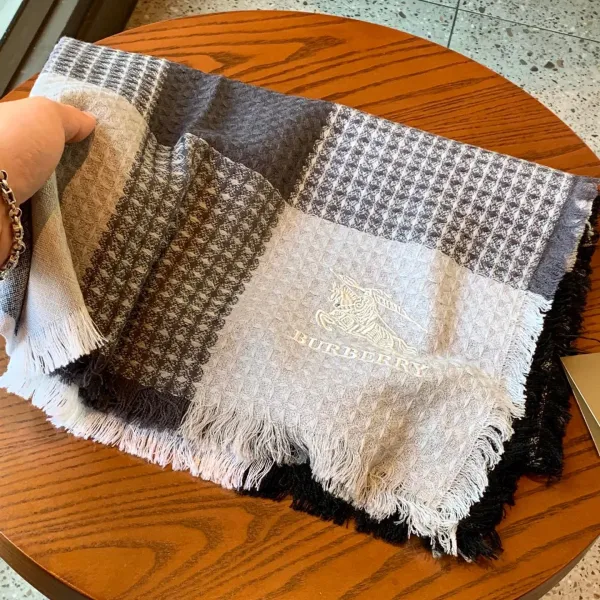 【BURBERRY バーバリー】スカーフ210*80CM 241108 【BURBERRY バーバリー】スカーフ210*80CM 241108