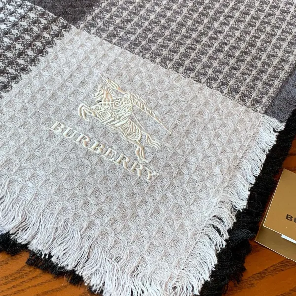 【BURBERRY バーバリー】スカーフ210*80CM 241108 【BURBERRY バーバリー】スカーフ210*80CM 241108