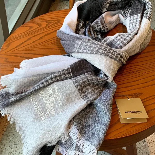 【BURBERRY バーバリー】スカーフ210*80CM 241108 【BURBERRY バーバリー】スカーフ210*80CM 241108