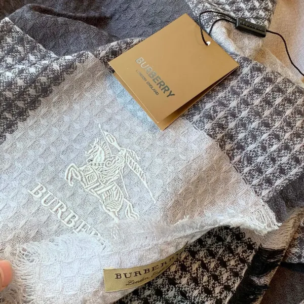 【BURBERRY バーバリー】スカーフ210*80CM 241108 【BURBERRY バーバリー】スカーフ210*80CM 241108