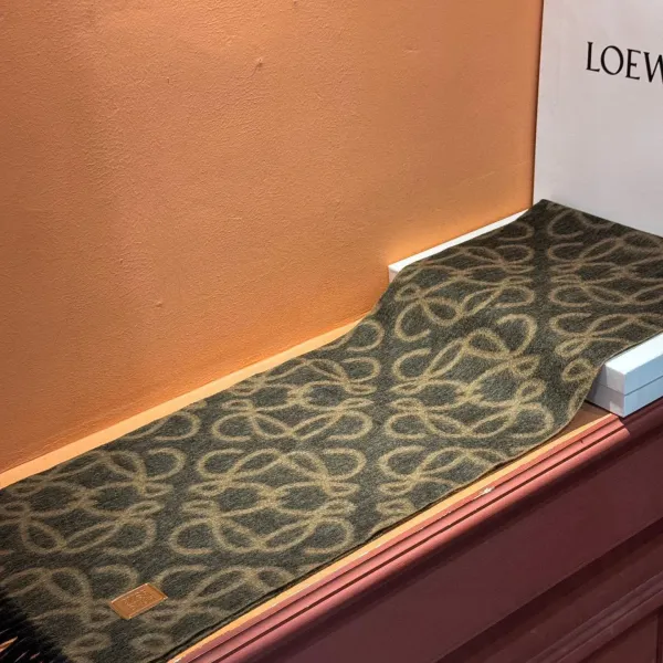 【LOEWE ロエベ】スカーフ 35*200CM 241207 【LOEWE ロエベ】スカーフ 35*200CM 241207