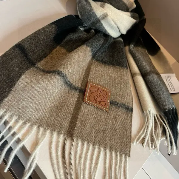 【LOEWE ロエベ】スカーフ 30*180CM 241207 【LOEWE ロエベ】スカーフ 30*180CM 241207