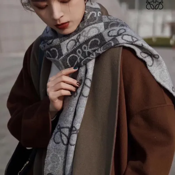 【LOEWE ロエベ】スカーフ40*200CM 241207 【LOEWE ロエベ】スカーフ40*200CM 241207